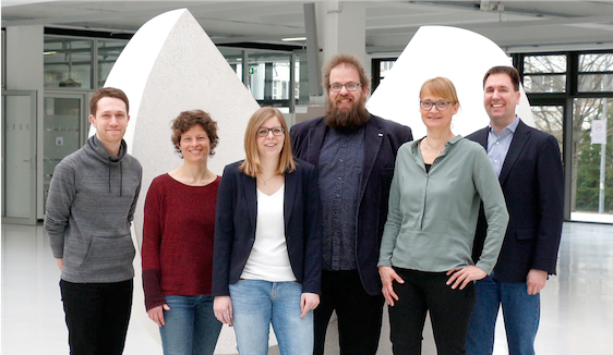 Gruppenfoto mit 3 Männern und 3 Frauen